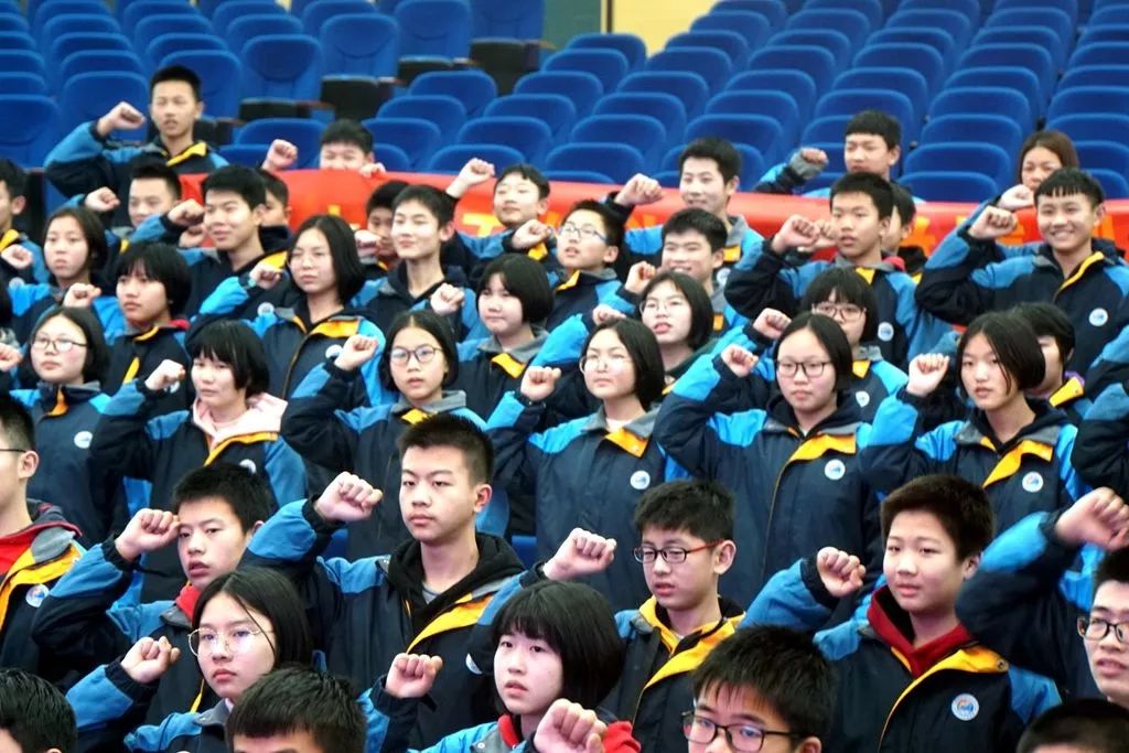 关于顶级球队掷地有声，斗志昂扬争先恐后的信息