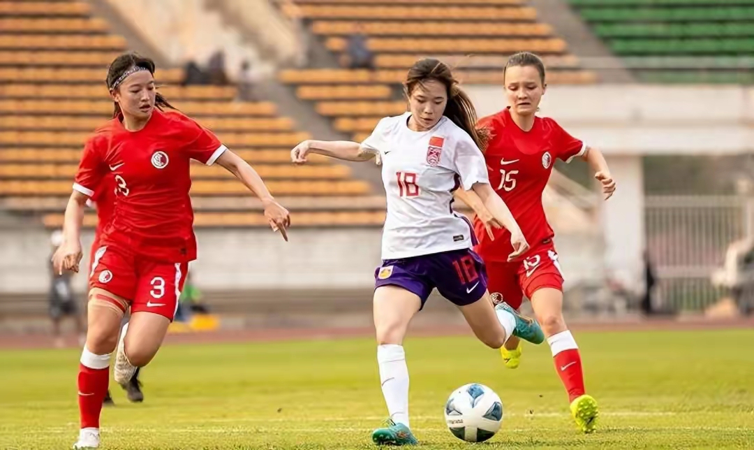 杏彩体育入口-国际女足赛事中中国选手表现傲视群雄