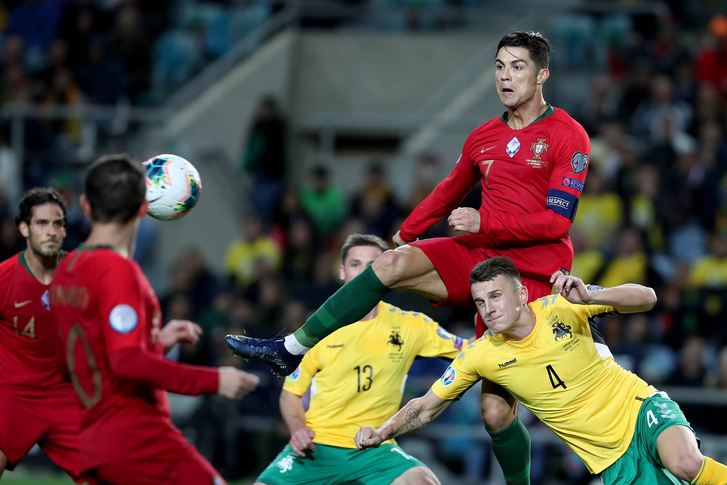 土耳其队在欧预赛中表现抢眼,成功突围的简单介绍 土耳其队在欧预赛中表现抢眼,成功突围的简单介绍