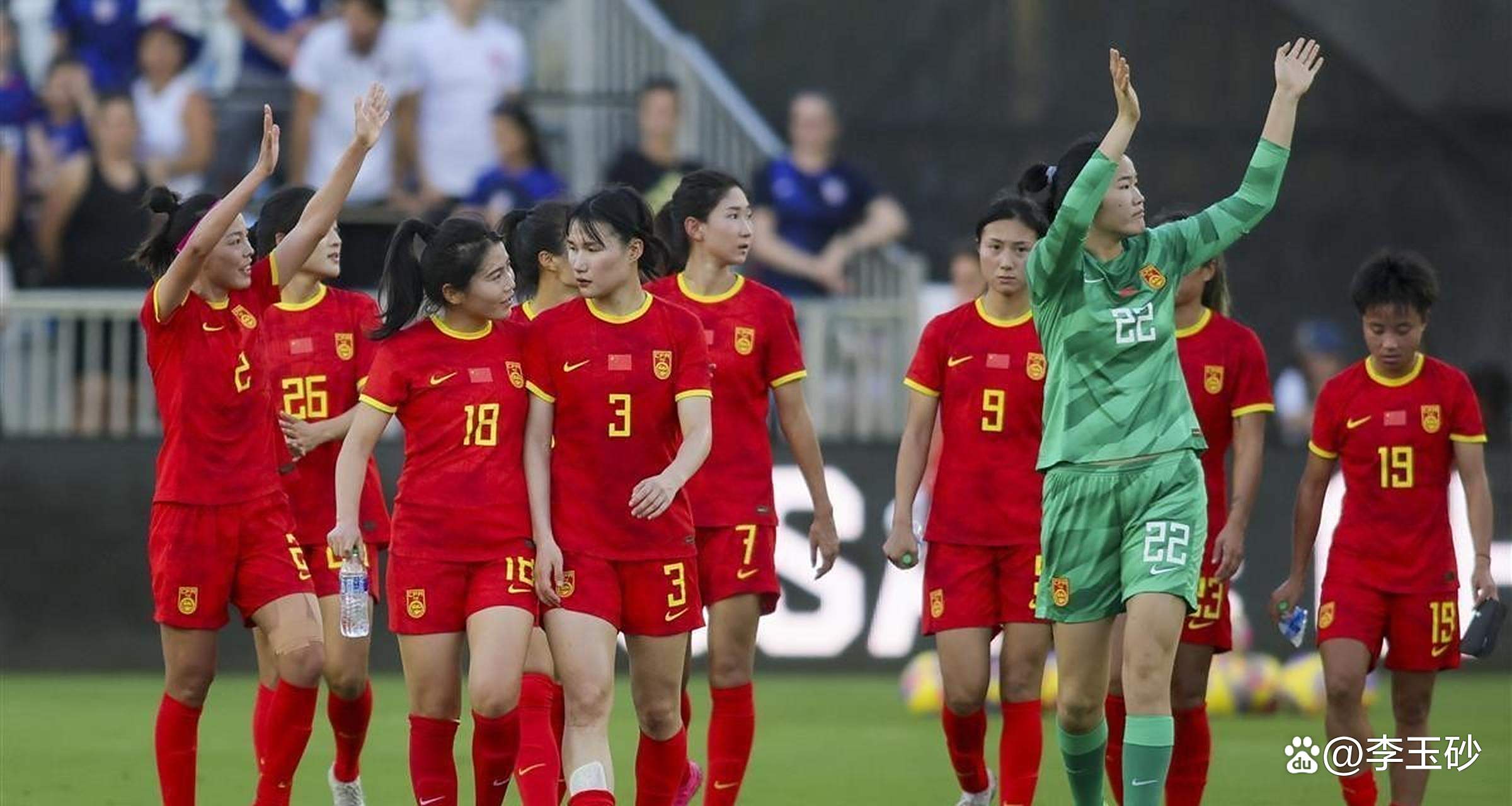 杏彩体育官网-球员团结应对意外，女足比赛惊险不断的简单介绍