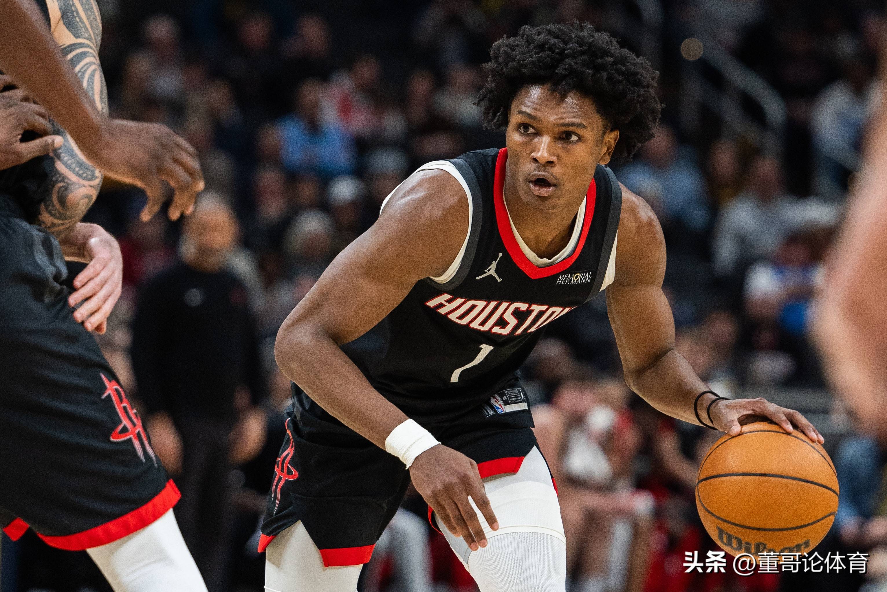 火箭关键时刻发威,逆转对手锁定胜局 火箭关键时刻发威,逆转对手锁定胜局