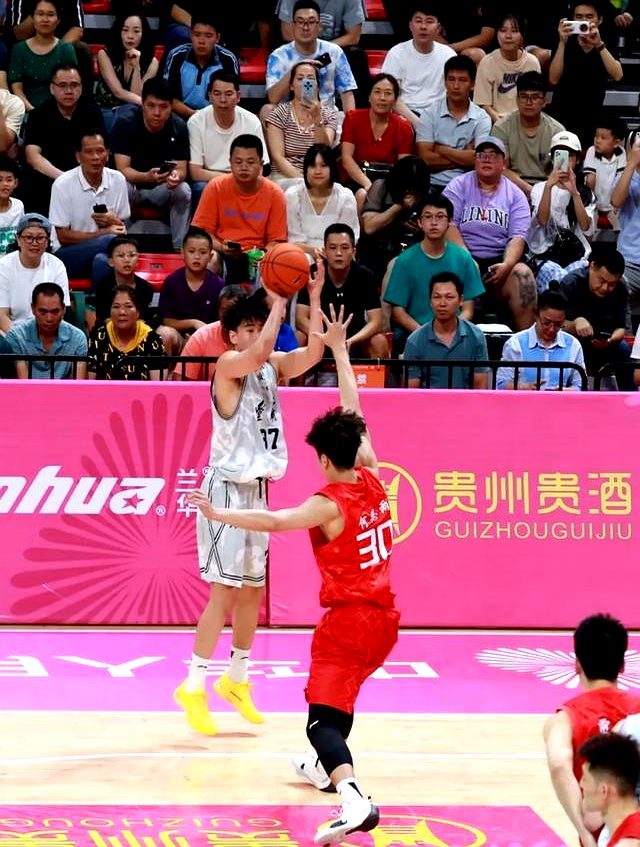 杏彩体育官网入口-辽宁男篮成功击败山东队，取得两连胜