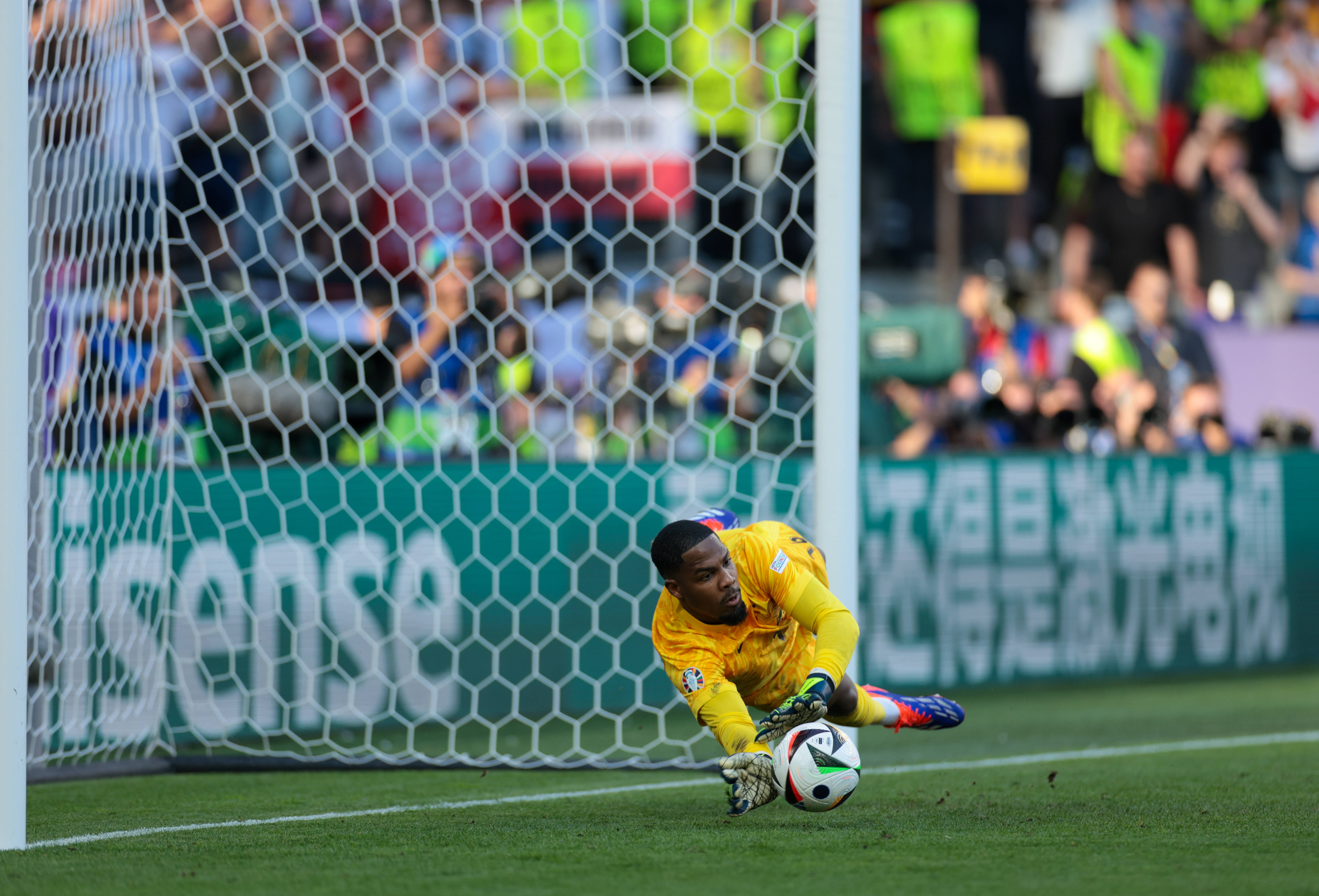 荷兰点球告负波兰遗憾出局的简单介绍