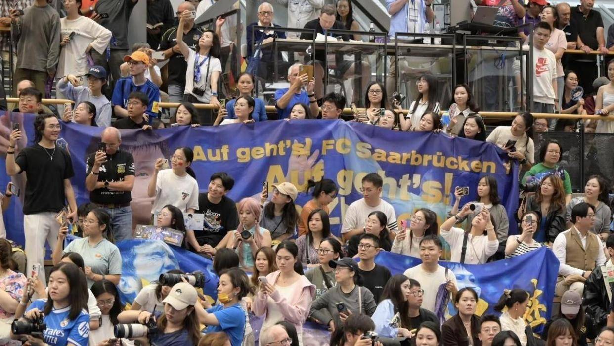 关于职业篮球赛事掀起热潮,球迷热情高涨的信息 关于职业篮球赛事掀起热潮,球迷热情高涨的信息