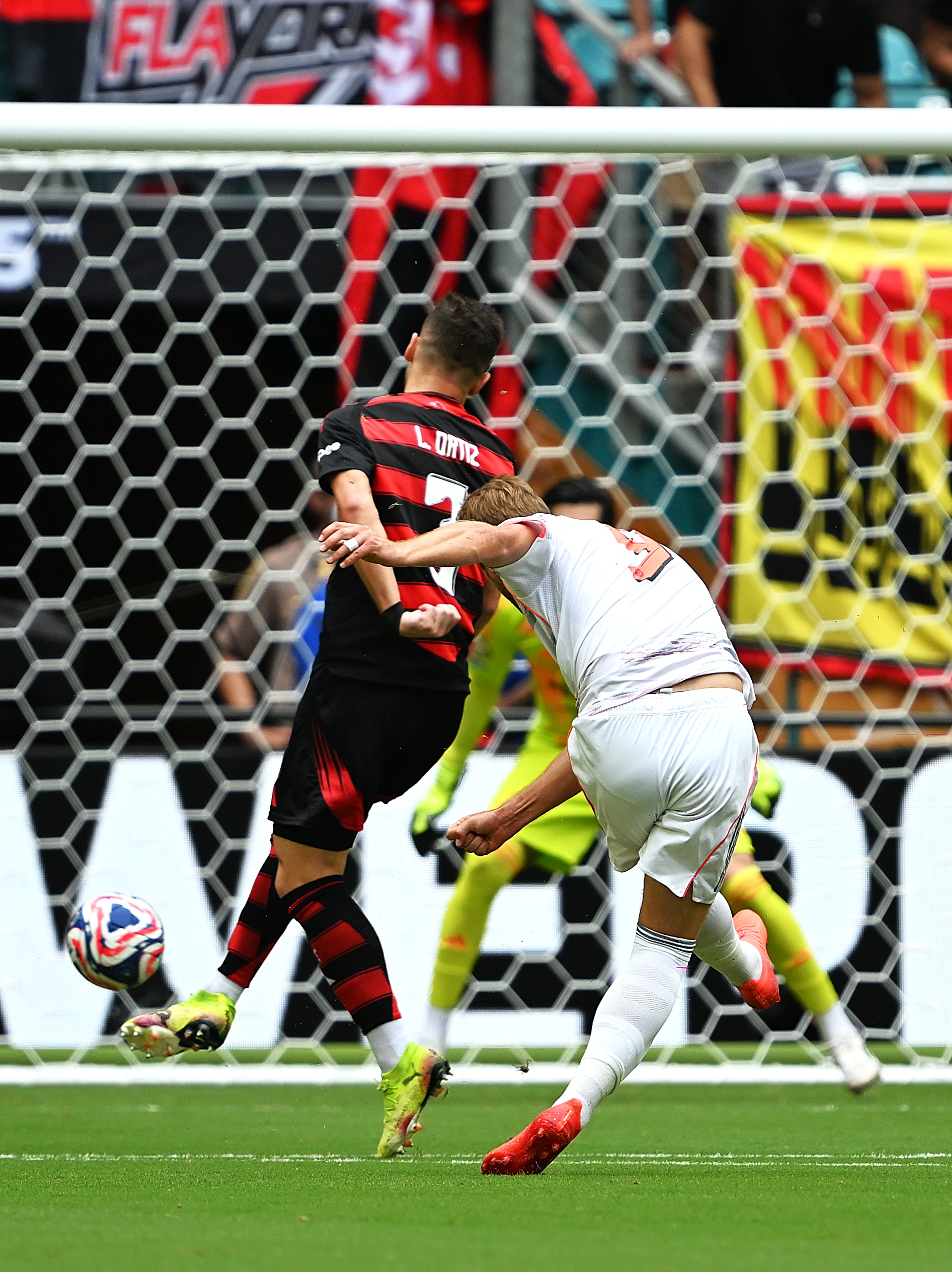 杏彩体育平台-拜仁慕尼黑客场轻松取胜，实现全胜