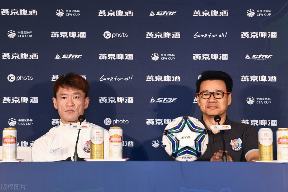 包含黄海队长出彩，带领球队实现胜利的词条