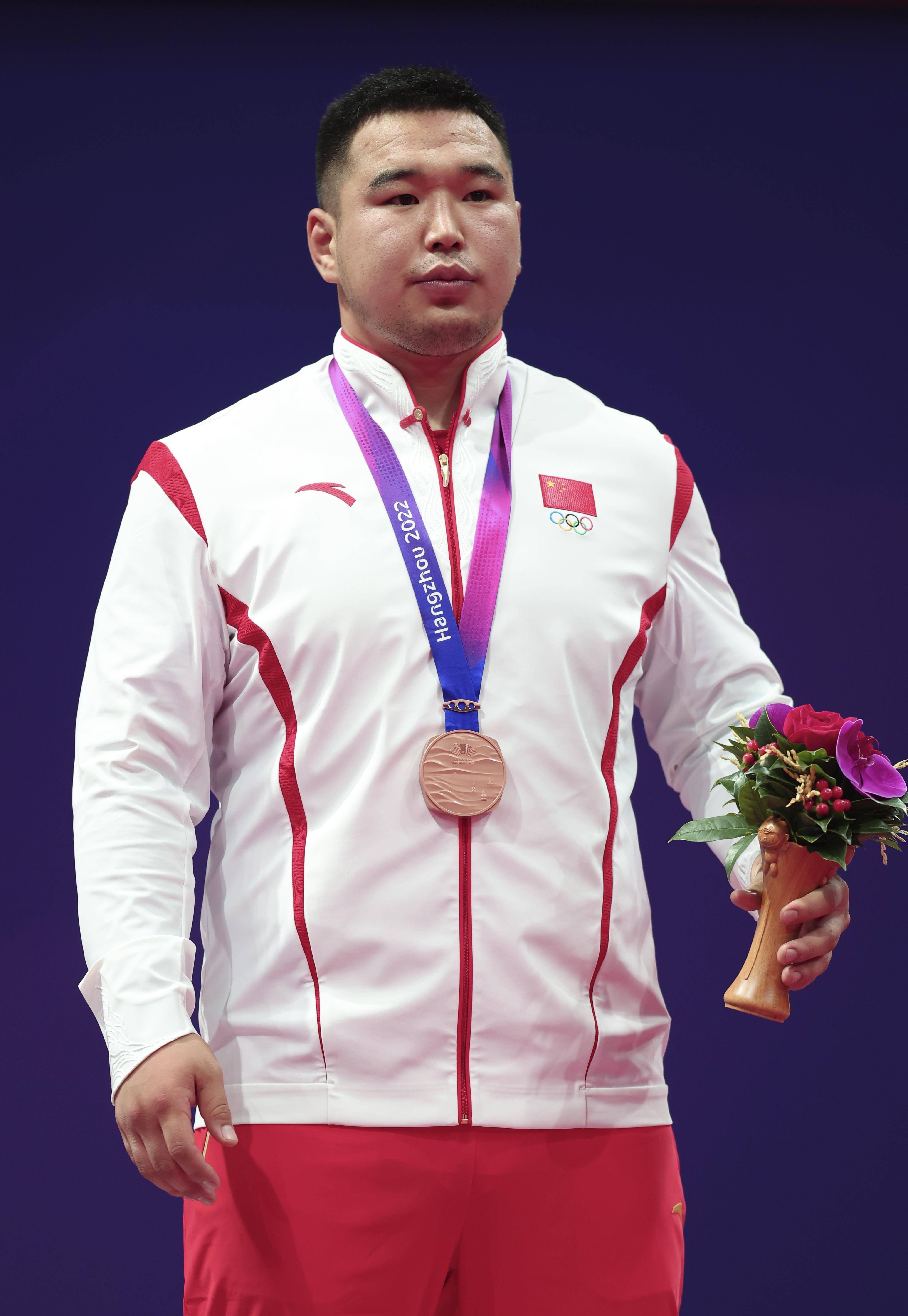 乌兹别克斯坦游泳选手喜获金牌