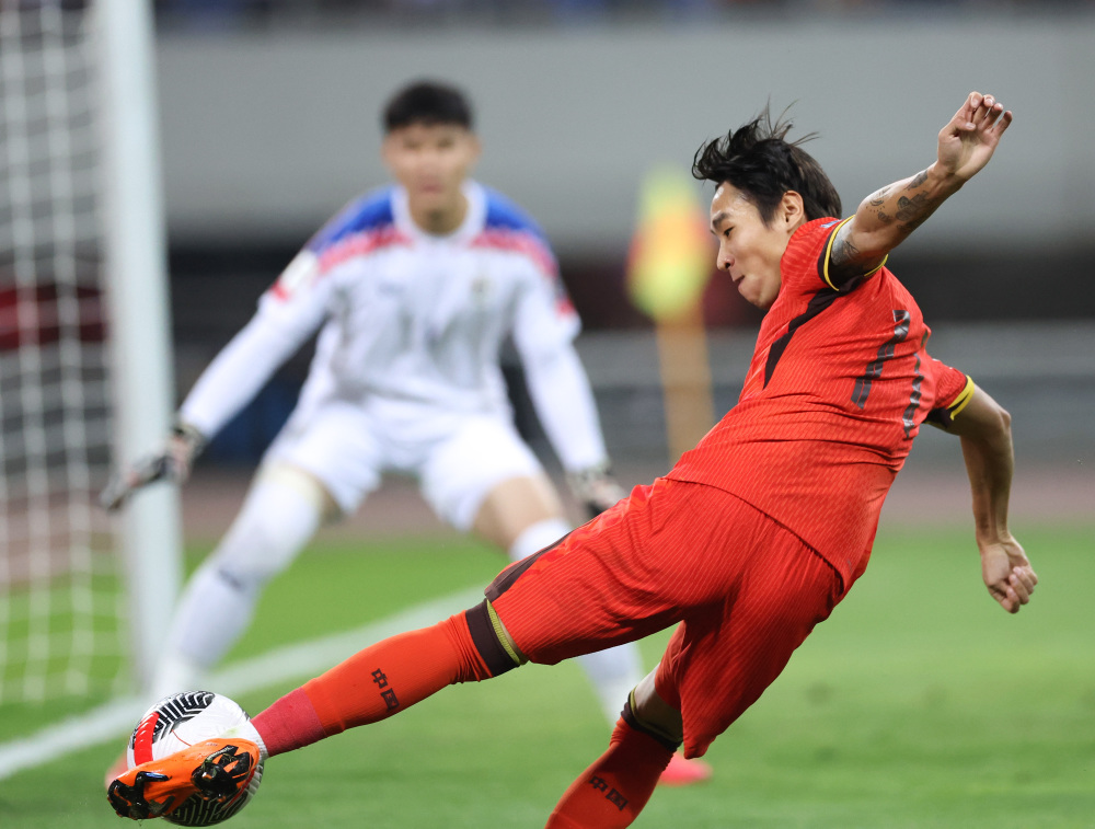 杏彩体育官方入口-中国足球代表队在国际赛事中冲锋