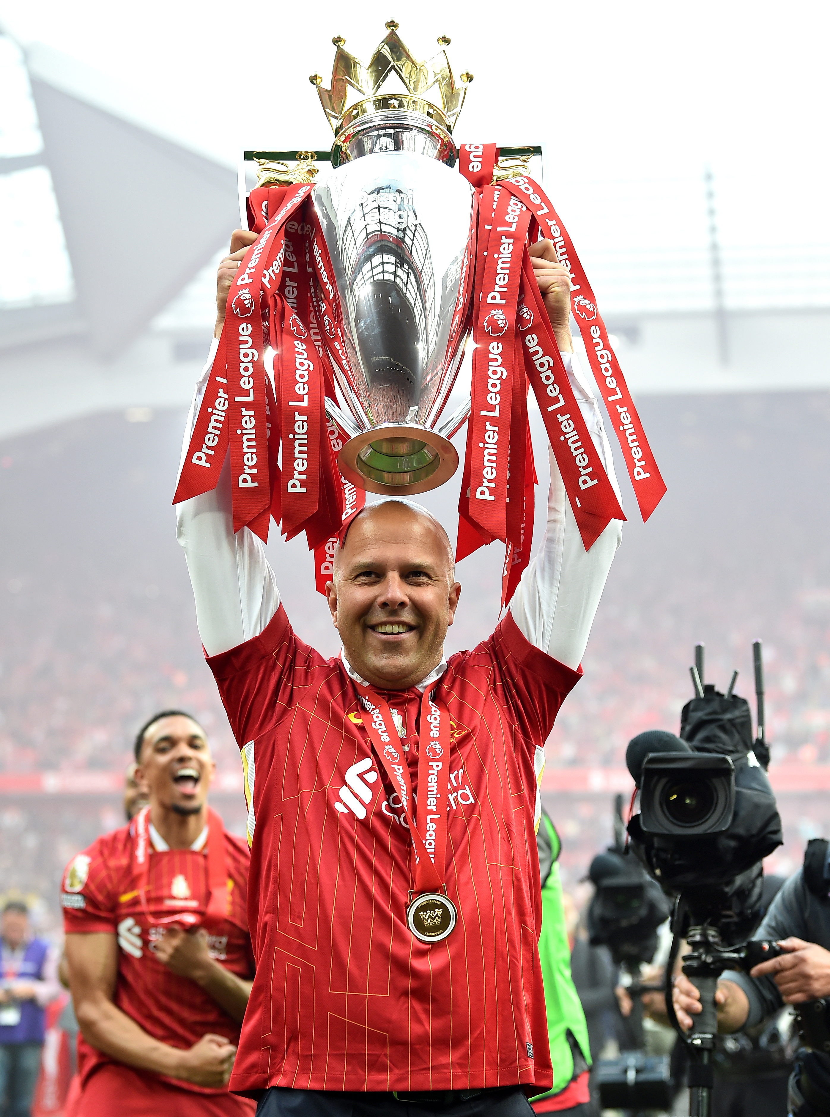 利物浦连胜逼近榜首，力争登顶英超