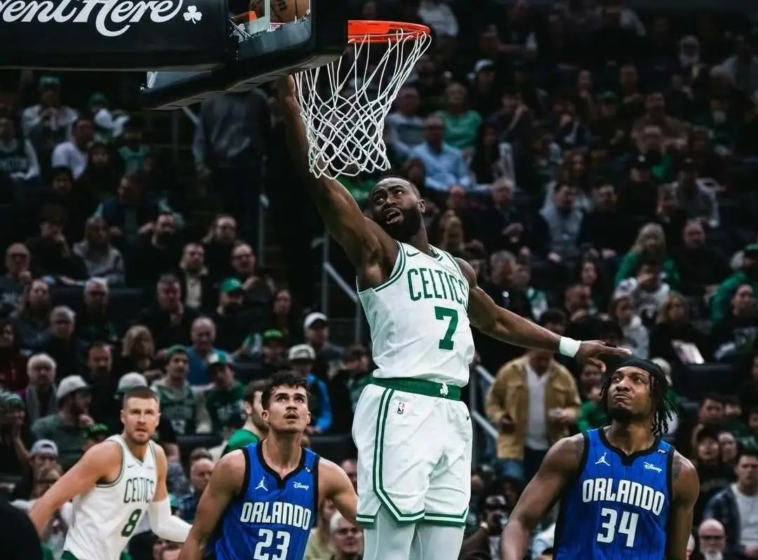 杏彩体育官方登录入口-关于凯尔特人横扫黄蜂，塔图姆高效得分的信息