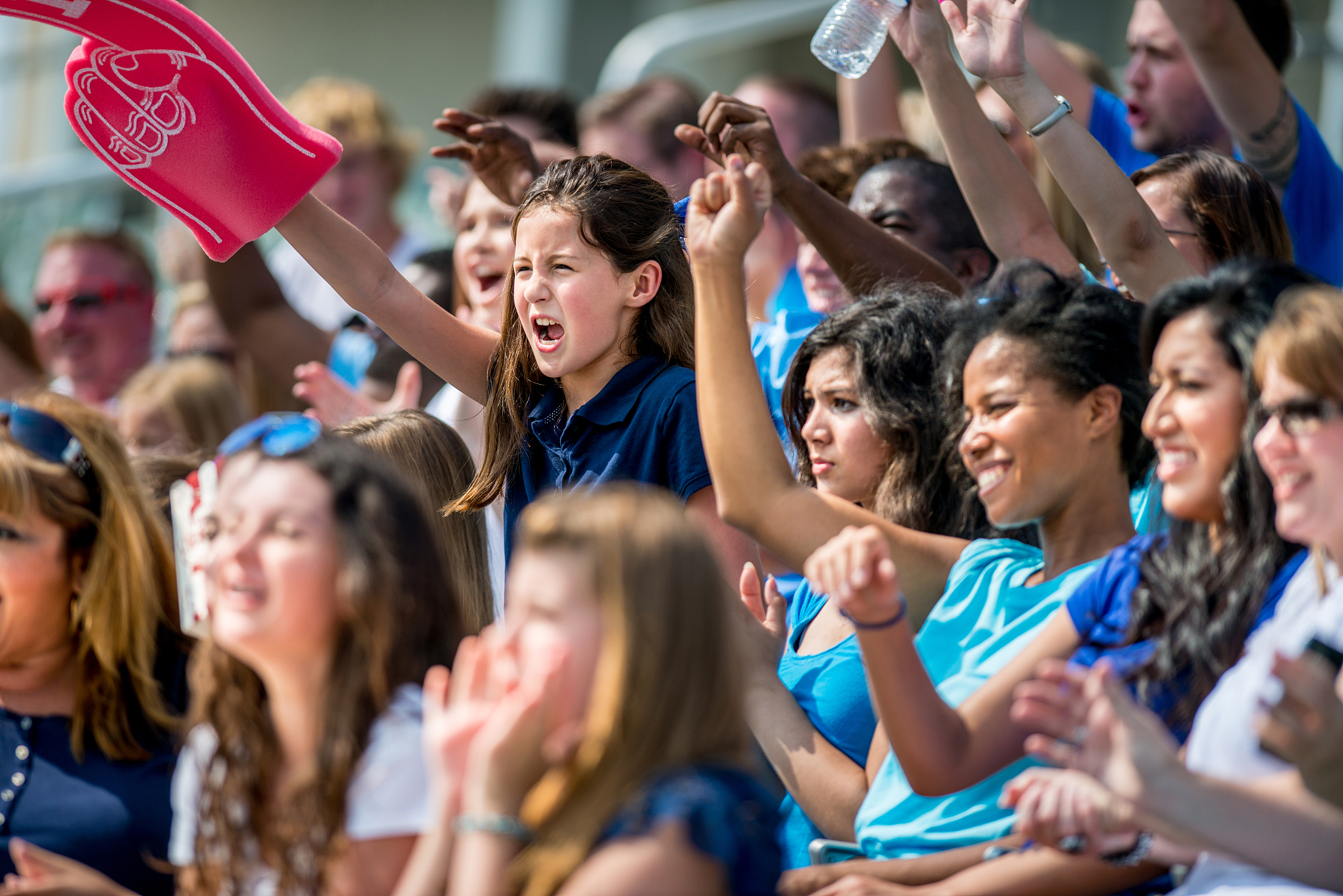 杏彩体育-包含欧盃选拔赛华丽开战引来大批球迷的词条