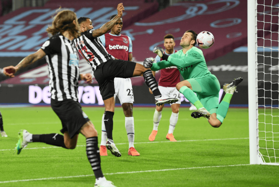 包含西汉姆联队在场上表现抢眼，取得比赛胜利的词条