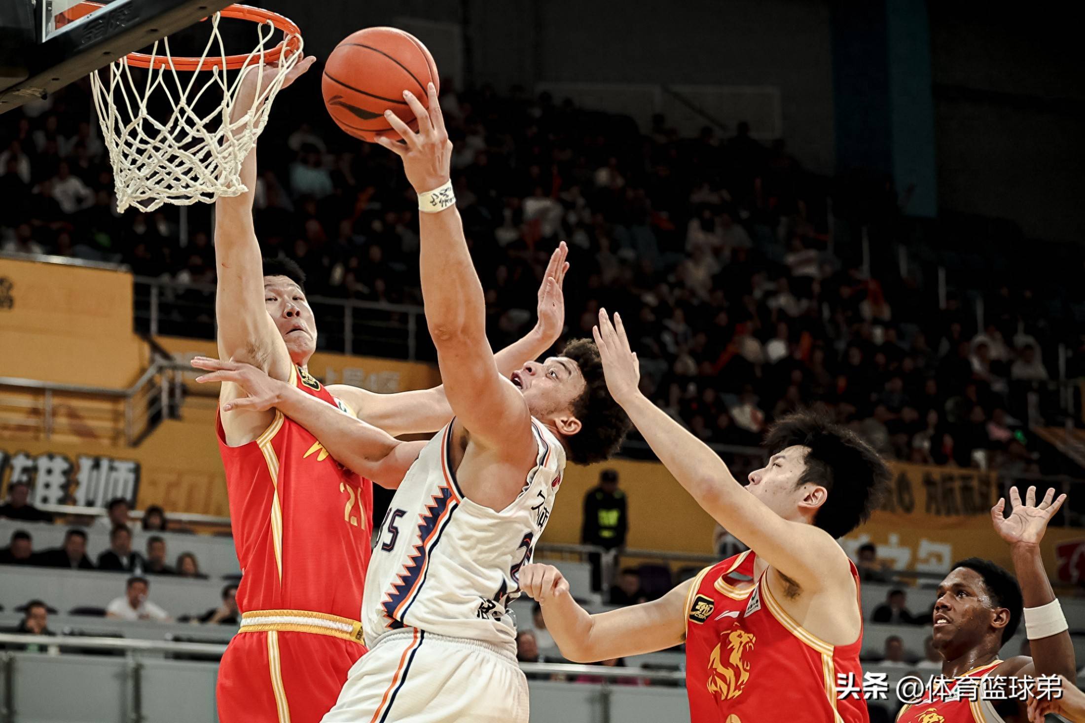 北京主场大胜辽宁,连胜势头不减! 北京主场大胜辽宁,连胜势头不减!