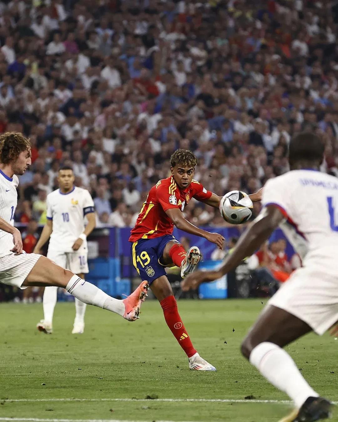 足球赛事风云变幻，欧洲预选赛势如破竹的简单介绍